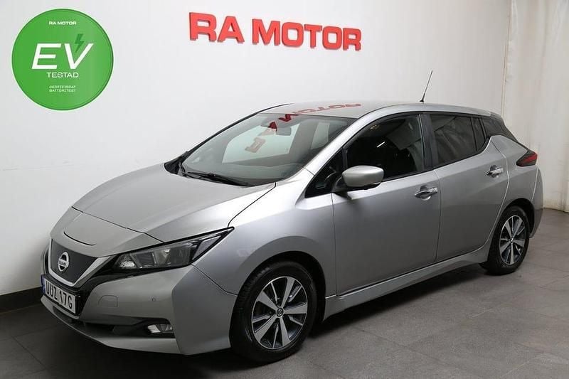 Silver Begagnad 2020 Nissan Leaf 360º Halvkombi | 139 900 kr (Marknadspris) - Bild 1/3
