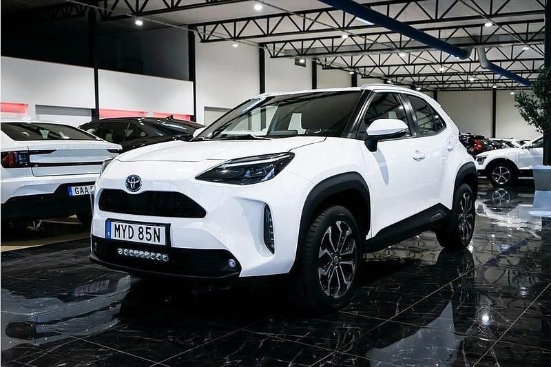 Vit Begagnad 2022 Toyota Yaris Halvkombi | 189 500 kr (Bra pris) - Bild 1/4