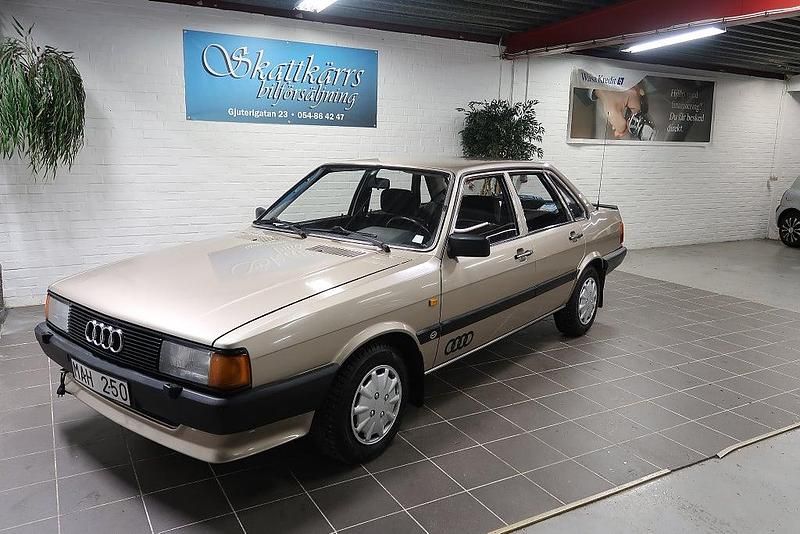 Ljusbrun Begagnad 1986 Audi 80 Sedan | 79 000 kr - Bild 1/4