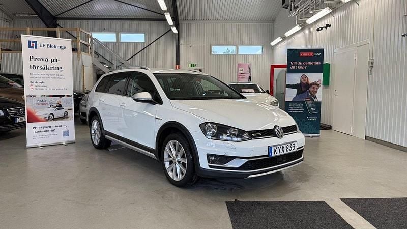 Vit Begagnad 2016 VW Golf Alltrack Kombi | 164 900 kr (Marknadspris) - Bild 1/4