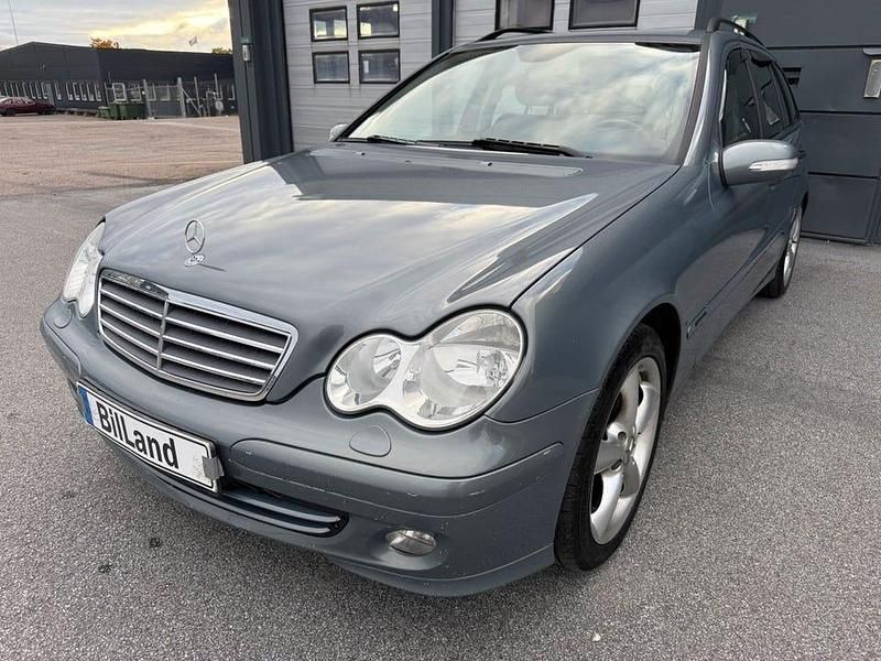 Grå Begagnad 2005 Mercedes C200 Kombi | 38 900 kr (Marknadspris) - Bild 1/4