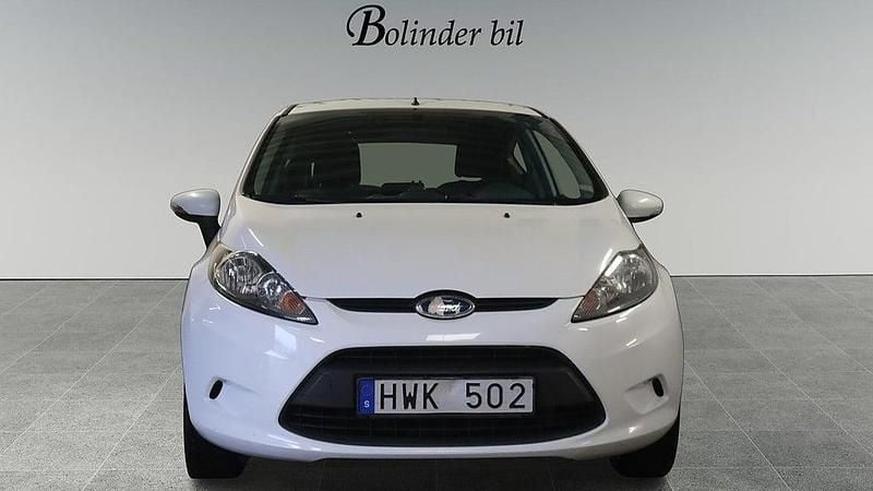 Begagnad Ford Fiesta Trend 82 HK (60 kW) 2008 Vit Halvkombi