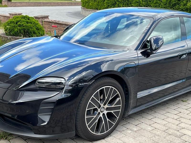 Begagnad Porsche Taycan 280 kW (381 HK) 2024 Jet black metallic