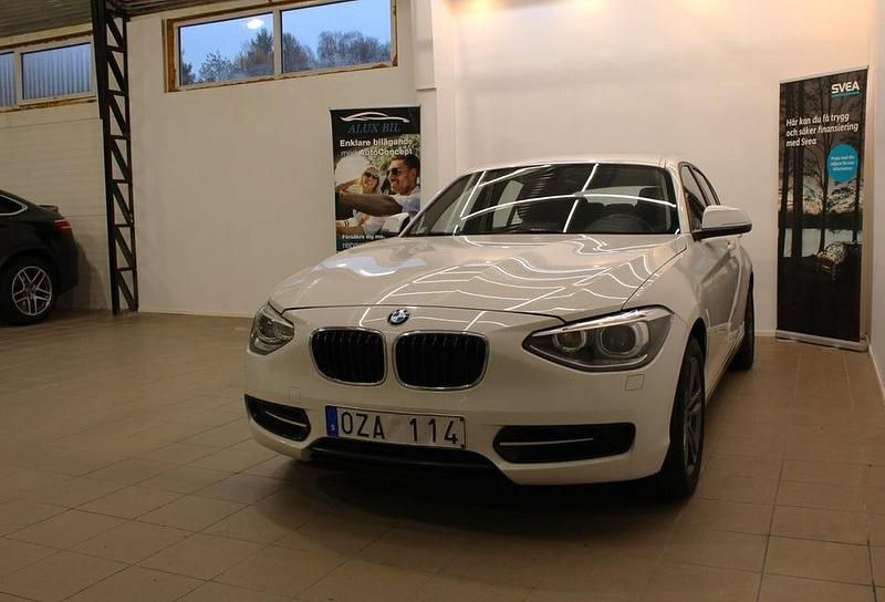 Begagnad BMW 120 Sport Line 184 HK (135 kW) 2012 Vit Halvkombi