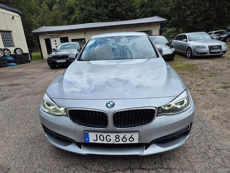 Silver Begagnad 2014 BMW 318 Gran Turismo Halvkombi | 139 000 kr (Marknadspris) - Bild 1/4