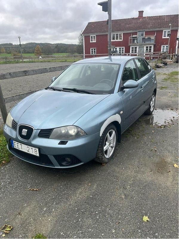 Blå Begagnad 2007 Seat Ibiza Halvkombi | 20 000 kr (Marknadspris) - Bild 1/4