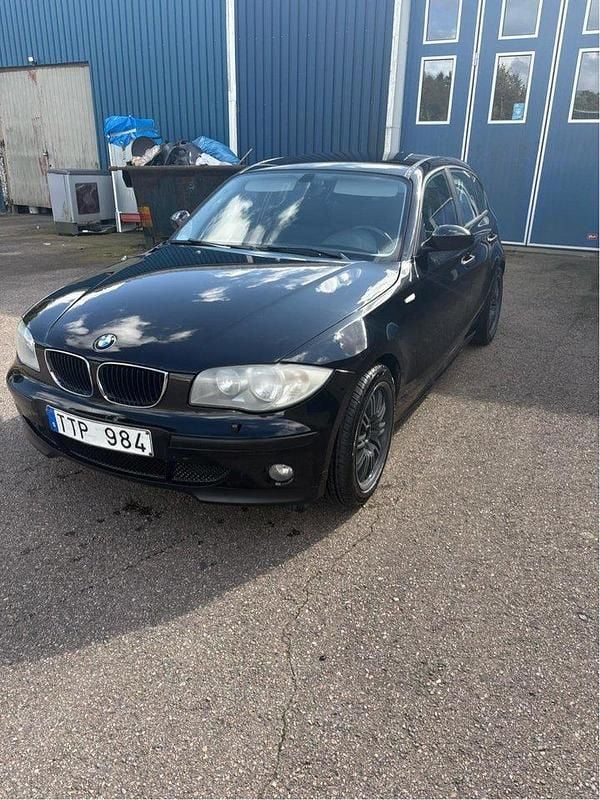 Svart Begagnad 2006 BMW 116 Advantage Halvkombi | 58 000 kr (Dyr) - Bild 1/4