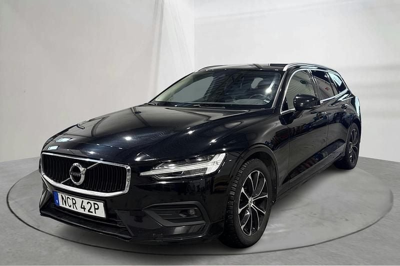 Begagnad Volvo V60 Momentum 150 HK (110 kW) 2020 Svart Kombi