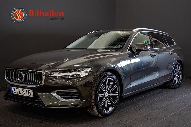 Grå Begagnad 2022 Volvo V60 Kombi | 284 900 kr (Superpris) - Bild 1/4