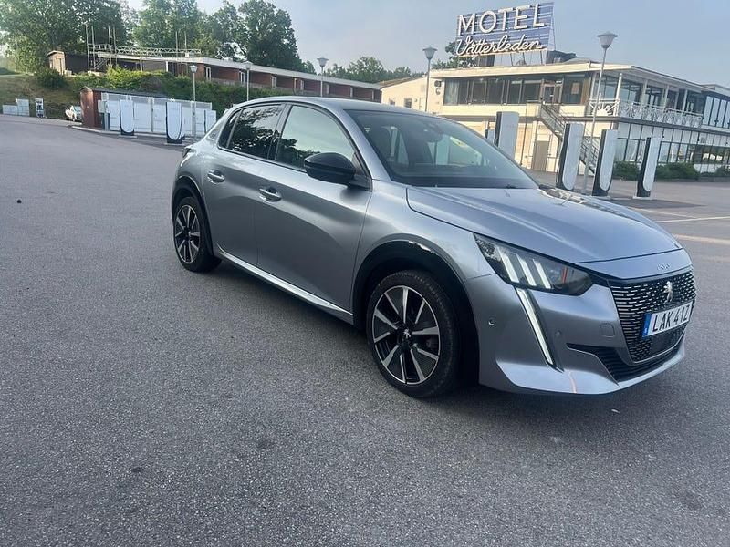 Begagnad Peugeot e-208 GT-line 100 kW (136 HK) 2021 Halvkombi