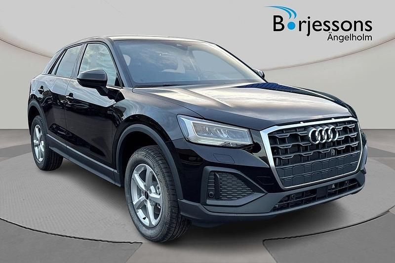 Svart Ny 2026 Audi Q2 SUV | 349 000 kr - Bild 1/4