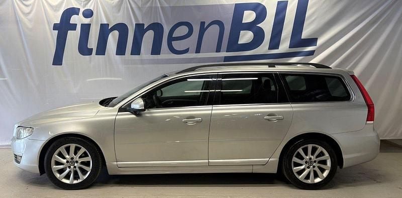 Silver Begagnad 2015 Volvo V70 Momentum Kombi | 118 900 kr (Marknadspris) - Bild 1/4