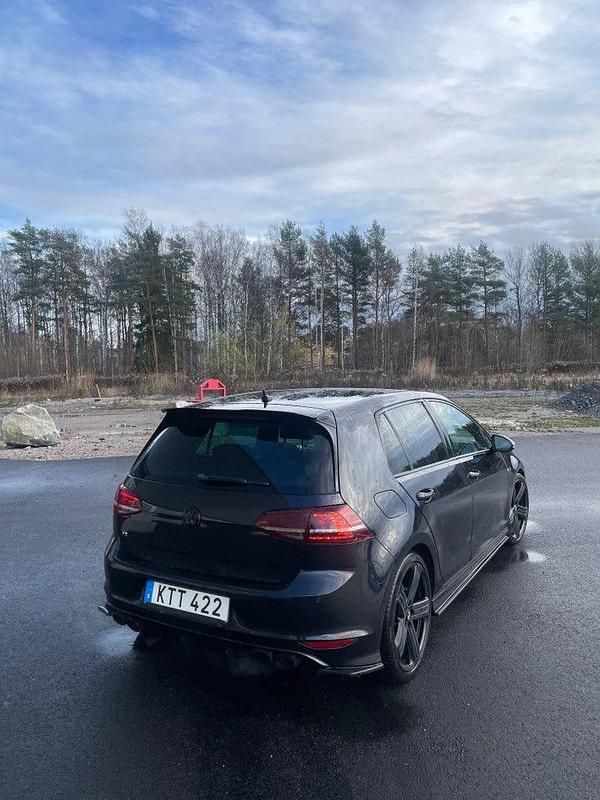 Begagnad VW Golf VII R 301 HK (221 kW) 2014 Svart Halvkombi