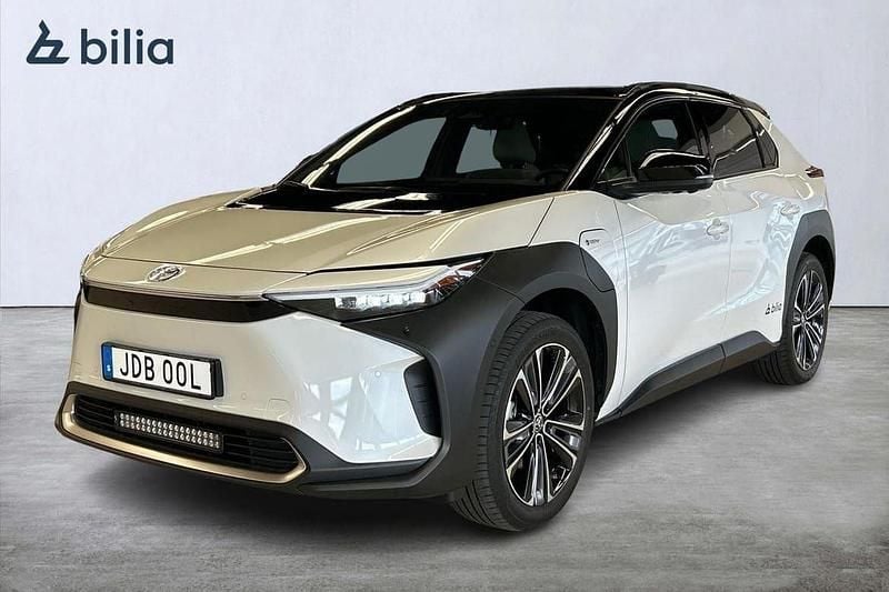 Vit Begagnad 2024 Toyota bZ4X Executive SUV | 519 900 kr (Dyr) - Bild 1/3