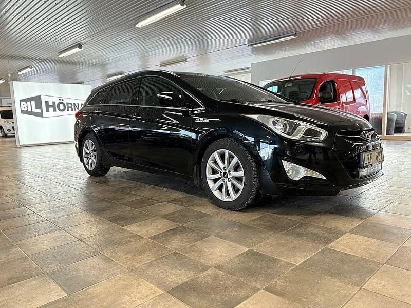 Begagnad Hyundai i40 136 HK (100 kW) 2013 Svart metallic Kombi