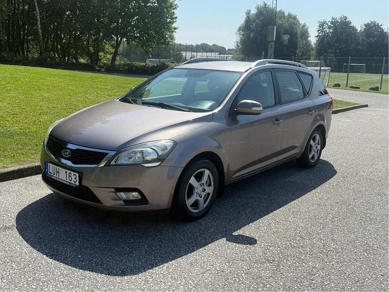 Grå Begagnad 2012 Kia Ceed Kombi | 44 900 kr (Marknadspris) - Bild 1/4
