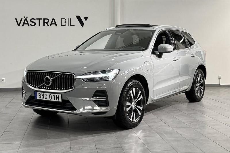 Grå Begagnad 2024 Volvo XC60 Core SUV | 484 900 kr (Marknadspris) - Bild 1/4