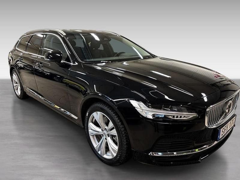 Begagnad Volvo V90 Core 355 HK (261 kW) 2023 Svart Kombi