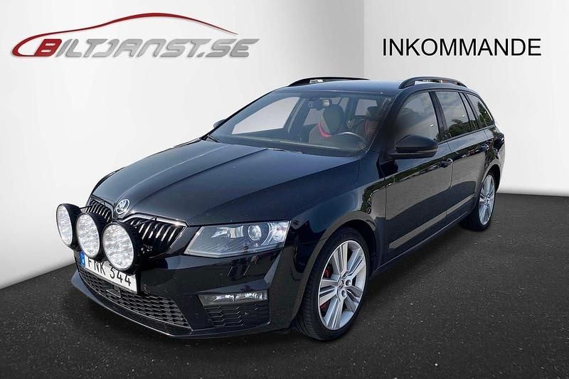 Svart Begagnad 2015 Skoda Octavia RS Kombi | 139 900 kr (Marknadspris) - Bild 1/4