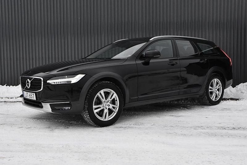 Svart Begagnad 2019 Volvo V90 CC Momentum Kombi | 259 900 kr (Bra pris) - Bild 1/4