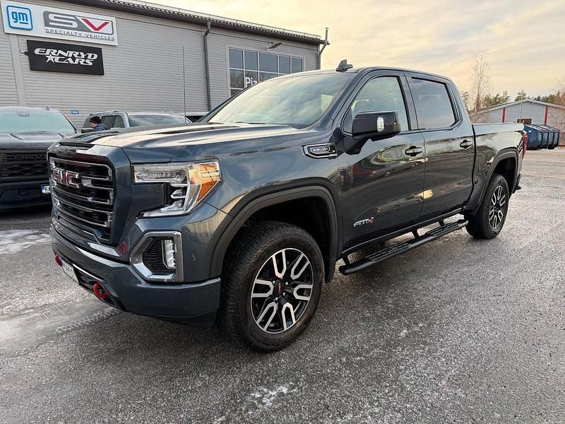 Grå Begagnad 2020 GMC Sierra Pickup | 623 750 kr - Bild 1/4