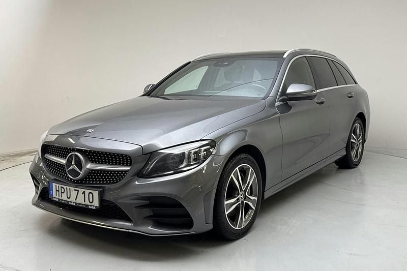 Grå Begagnad 2019 Mercedes C220 AMG line Kombi | 274 900 kr (Marknadspris) - Bild 1/4