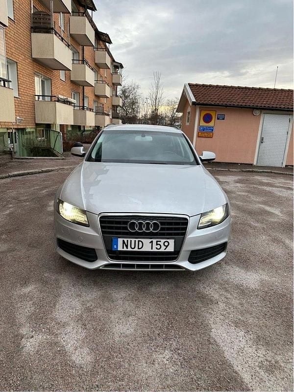 Silver Begagnad 2012 Audi A4 Kombi | 85 000 kr (Bra pris) - Bild 1/4