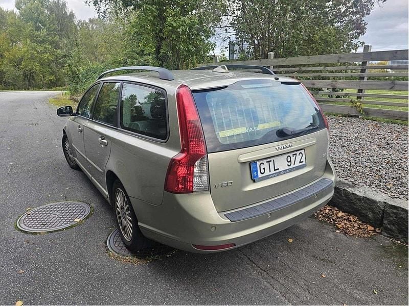 Grön Begagnad 2008 Volvo V50 Momentum Kombi | 22 000 kr (Bra pris) - Bild 1/4