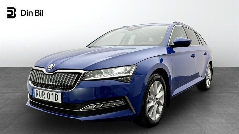 Blå Begagnad 2023 Skoda Superb Style Kombi | 369 900 kr (Marknadspris) - Bild 1/4