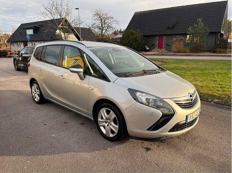 Grå Begagnad 2015 Opel Zafira Tourer Enjoy Minibuss | 44 999 kr (Bra pris) - Bild 1/4