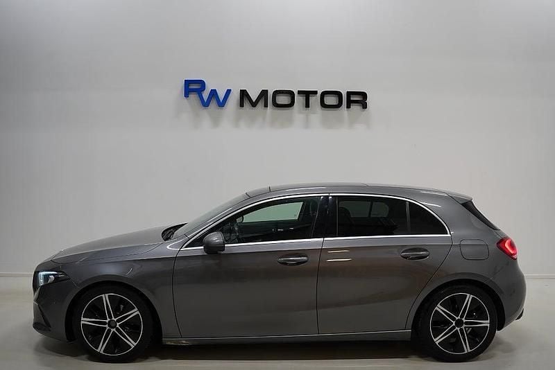 Begagnad Mercedes A180 136 HK (100 kW) 2018 Grå Halvkombi