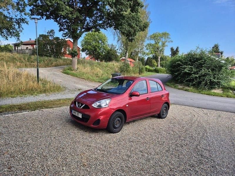Röd Begagnad 2014 Nissan Micra Halvkombi | 33 000 kr (Superpris) - Bild 1/4