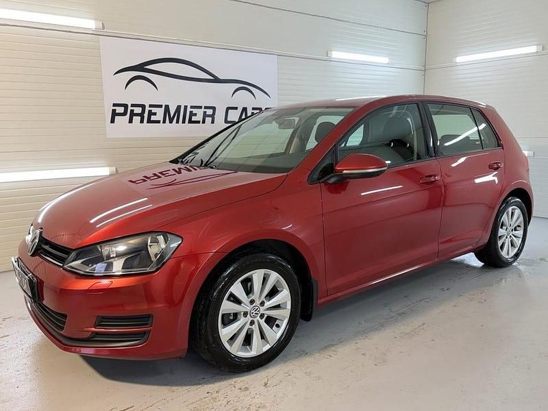 Begagnad VW Golf VII 105 HK (77 kW) 2014 Röd Halvkombi