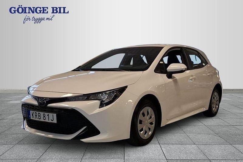 Vit Begagnad 2022 Toyota Corolla Hybrid Halvkombi | 239 000 kr (Marknadspris) - Bild 1/2