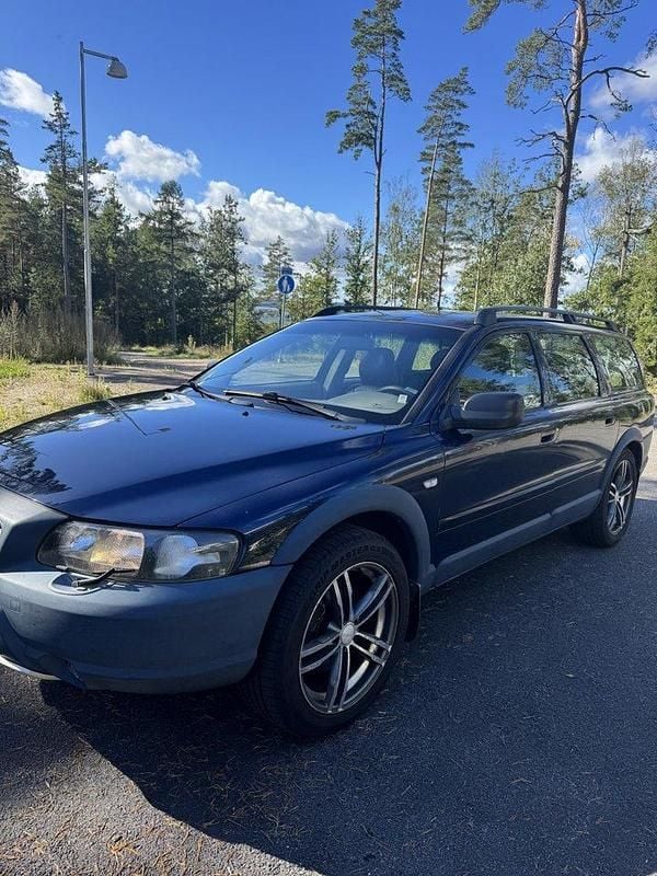 Blå Begagnad 2002 Volvo XC70 SUV | 30 000 kr (Marknadspris) - Bild 1/4