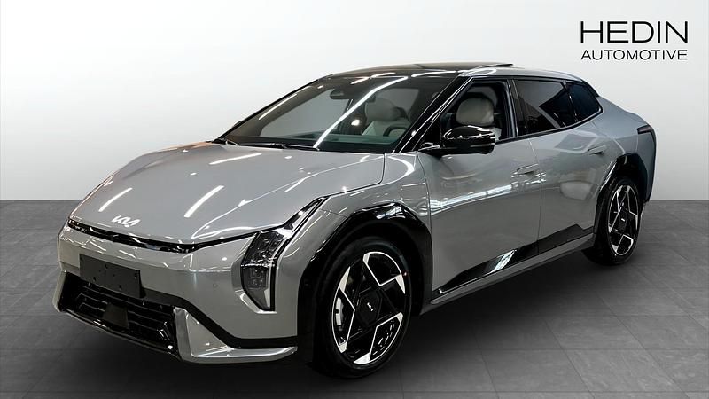 Ny 2025 Kia EV4 GT-Line Halvkombi | 623 400 kr (Marknadspris) - Bild 1/4