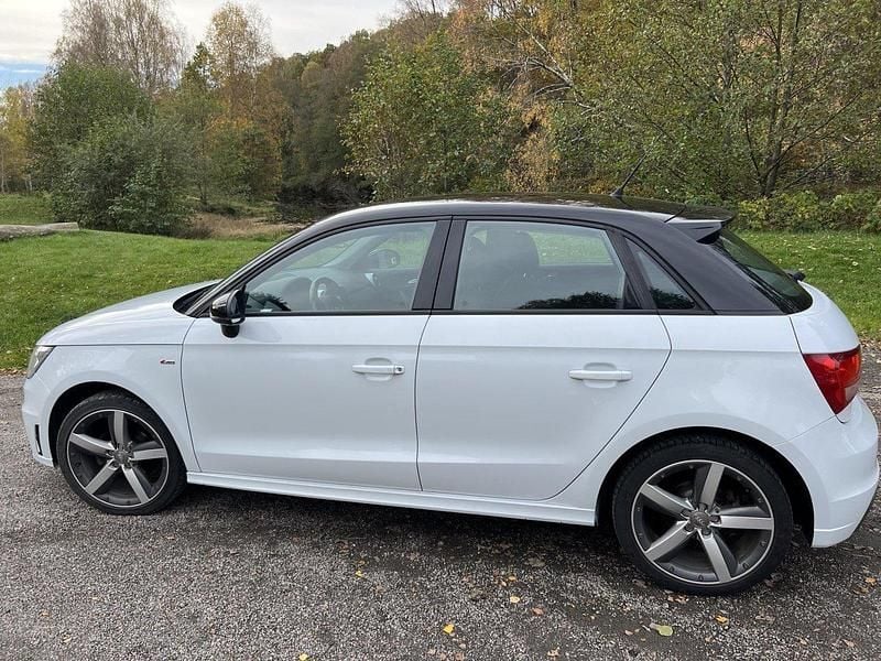 Vit Begagnad 2014 Audi A1 Sportback S-Line Halvkombi | 109 000 kr (Lite dyr) - Bild 1/4