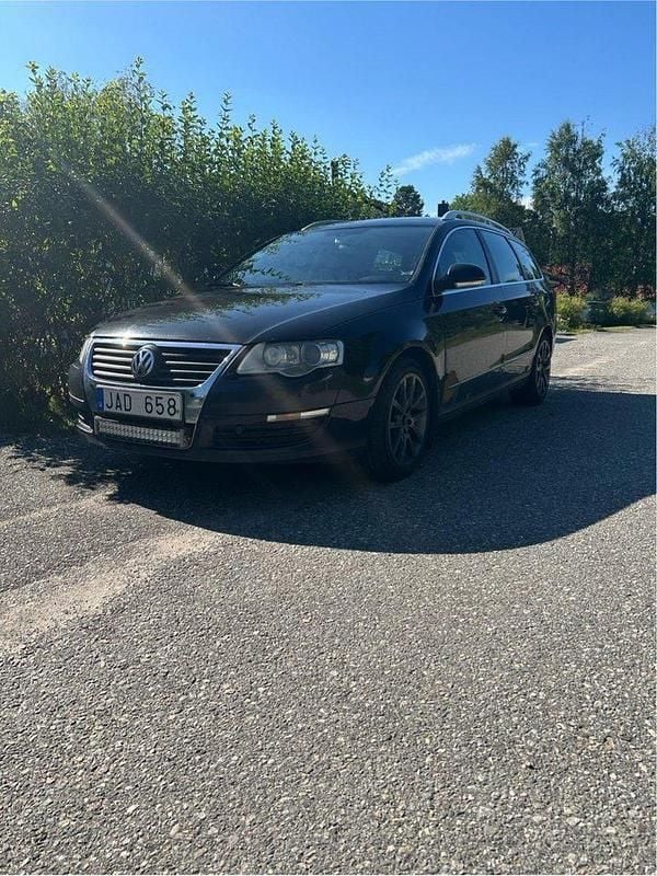 Svart Begagnad 2009 VW Passat Sportline Kombi | 24 000 kr (Marknadspris) - Bild 1/4