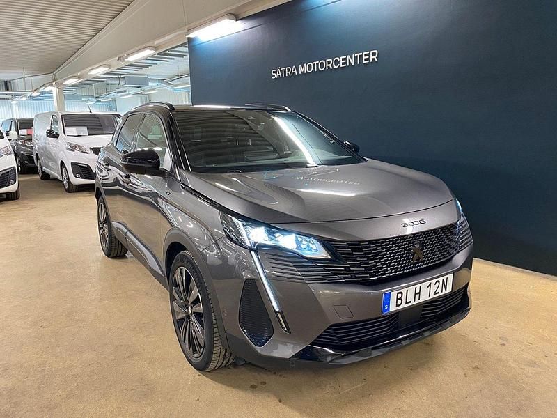 Grå Begagnad 2024 Peugeot 3008 GT SUV | 299 900 kr (Marknadspris) - Bild 1/4