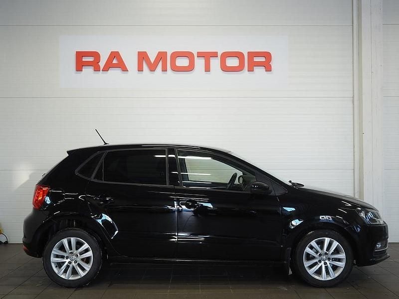 Begagnad VW Polo 90 HK (66 kW) 2016 Svart Halvkombi
