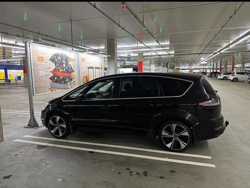 Svart Begagnad 2013 Ford S-MAX Business Edition Minibuss | 50 000 kr (Superpris) - Bild 1/2