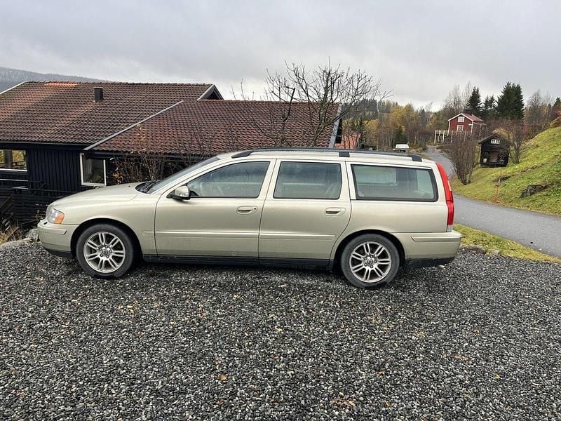 Brun Begagnad 2007 Volvo V70 Kinetic Kombi | 27 000 kr (Marknadspris) - Bild 1/4