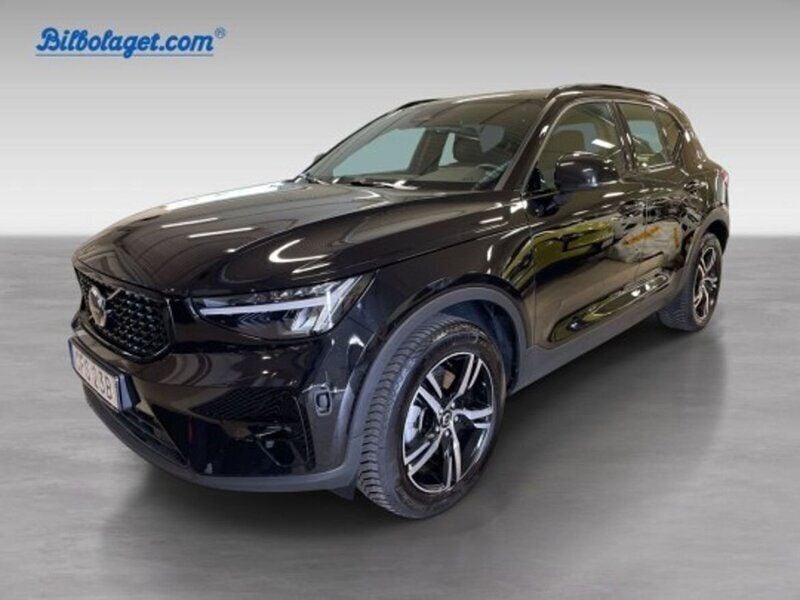 Svart Begagnad 2024 Volvo XC40 Plus SUV | 389 000 kr (Marknadspris) - Bild 1/4