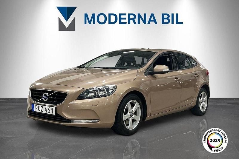 Brun Begagnad 2014 Volvo V40 Kinetic Kombi | 114 900 kr (Marknadspris) - Bild 1/4
