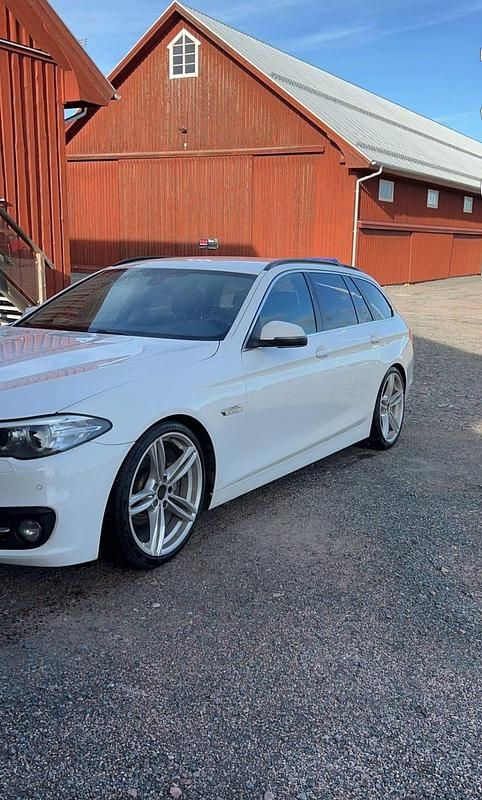 Begagnad 2015 BMW 520 Kombi | 100 000 kr (Bra pris) - Bild 1/4