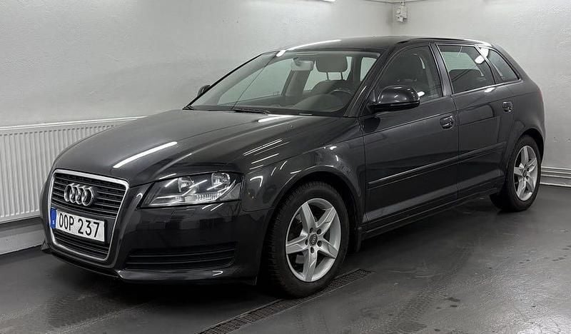 Grå Begagnad 2010 Audi A3 Attraction Kombi | 54 900 kr (Bra pris) - Bild 1/4
