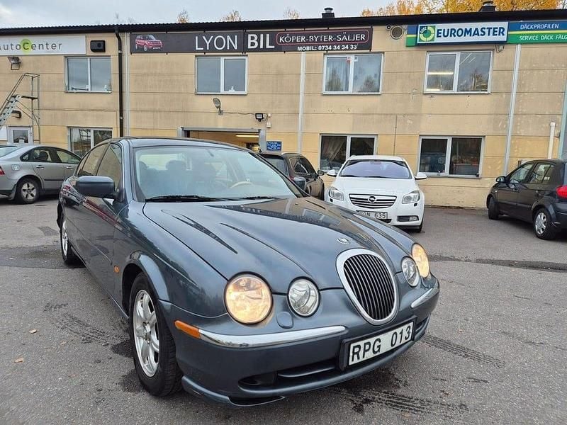 Grå Begagnad 2000 Jaguar S-Type S Sedan | 24 900 kr (Marknadspris) - Bild 1/4