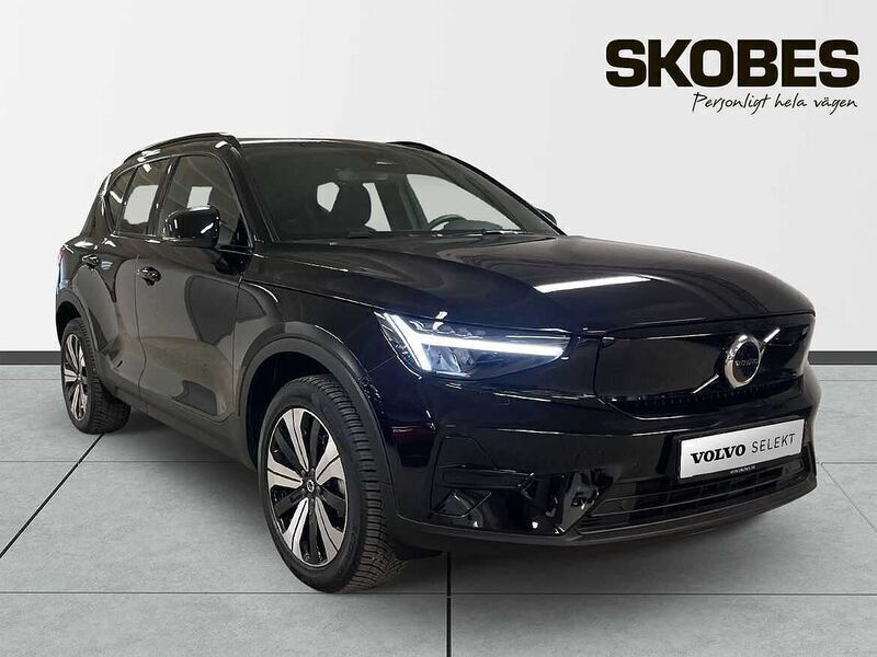 Svart Begagnad 2023 Volvo XC40 Core SUV | 394 900 kr - Bild 1/3