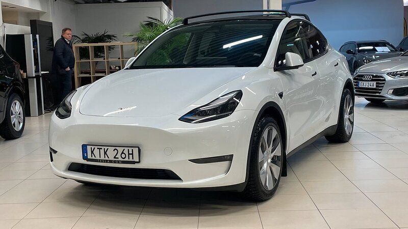 Vit Begagnad 2023 Tesla Model Y Long Range SUV | 419 900 kr (Bra pris) - Bild 1/3
