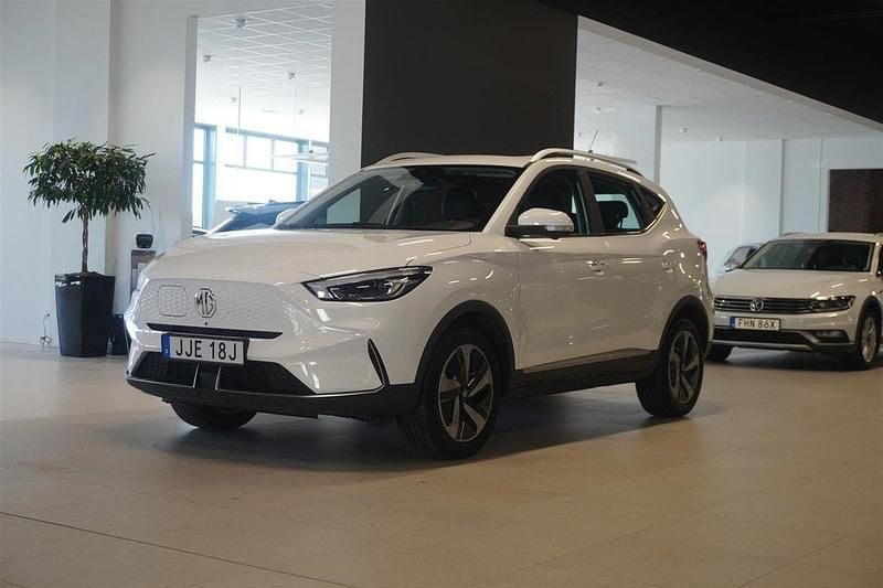 Vit Begagnad 2022 MG ZS Luxury Sedan | 229 800 kr (Superpris) - Bild 1/4